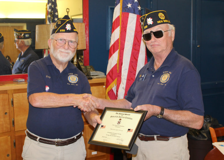 New Bern Chapter Presents Flag Certificate – North Carolina SAR